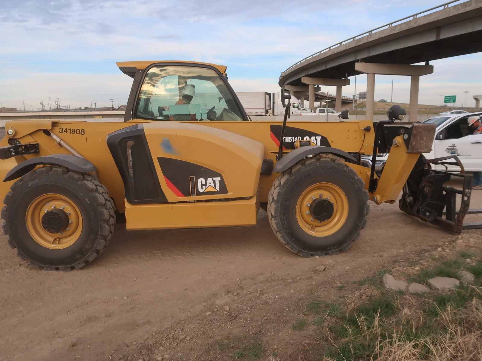 Image for 2019 CAT TH514D 10K TELEHANDLER - 341908