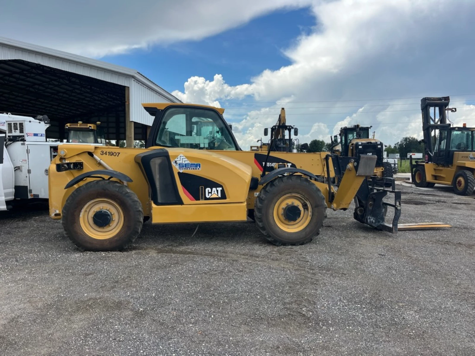 Image for 2019 CAT TH514D 10K TELEHANDLER - 341907